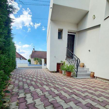 Appartement Meuble Avec Deux Chambres Moulins  Exteriér fotografie