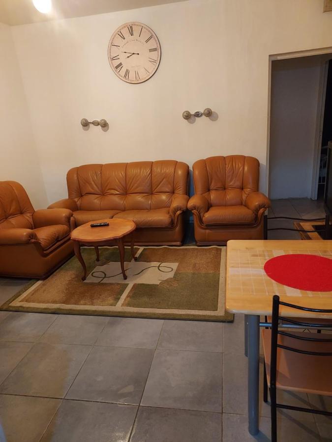 Appartement Meuble Avec Deux Chambres Moulins  Exteriér fotografie