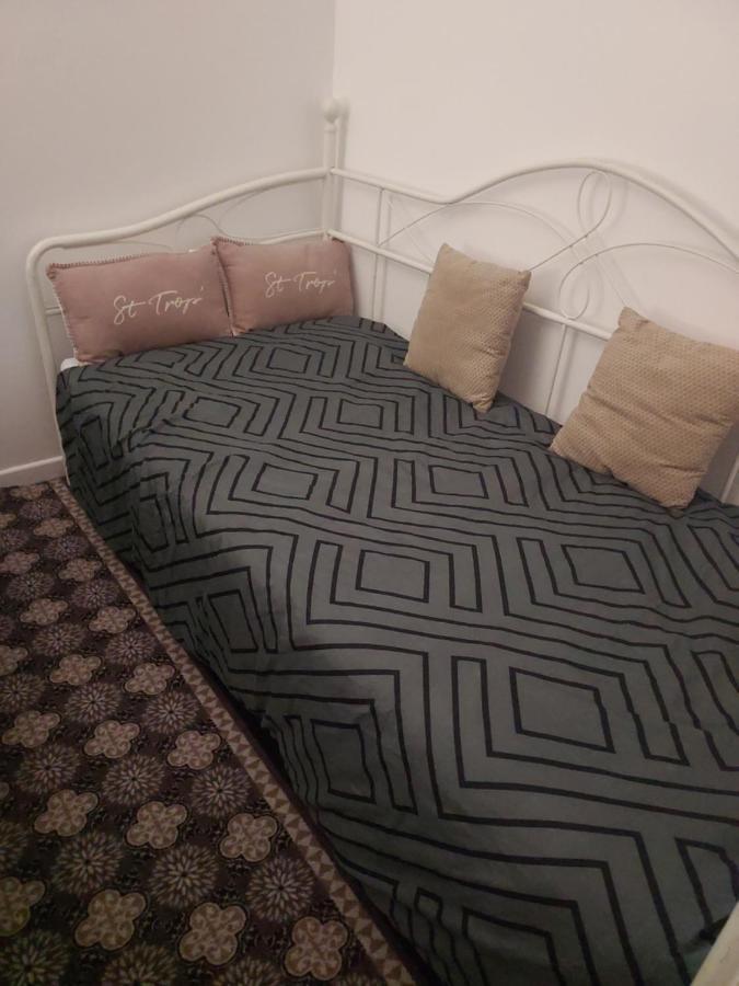 Appartement Meuble Avec Deux Chambres Moulins  Exteriér fotografie