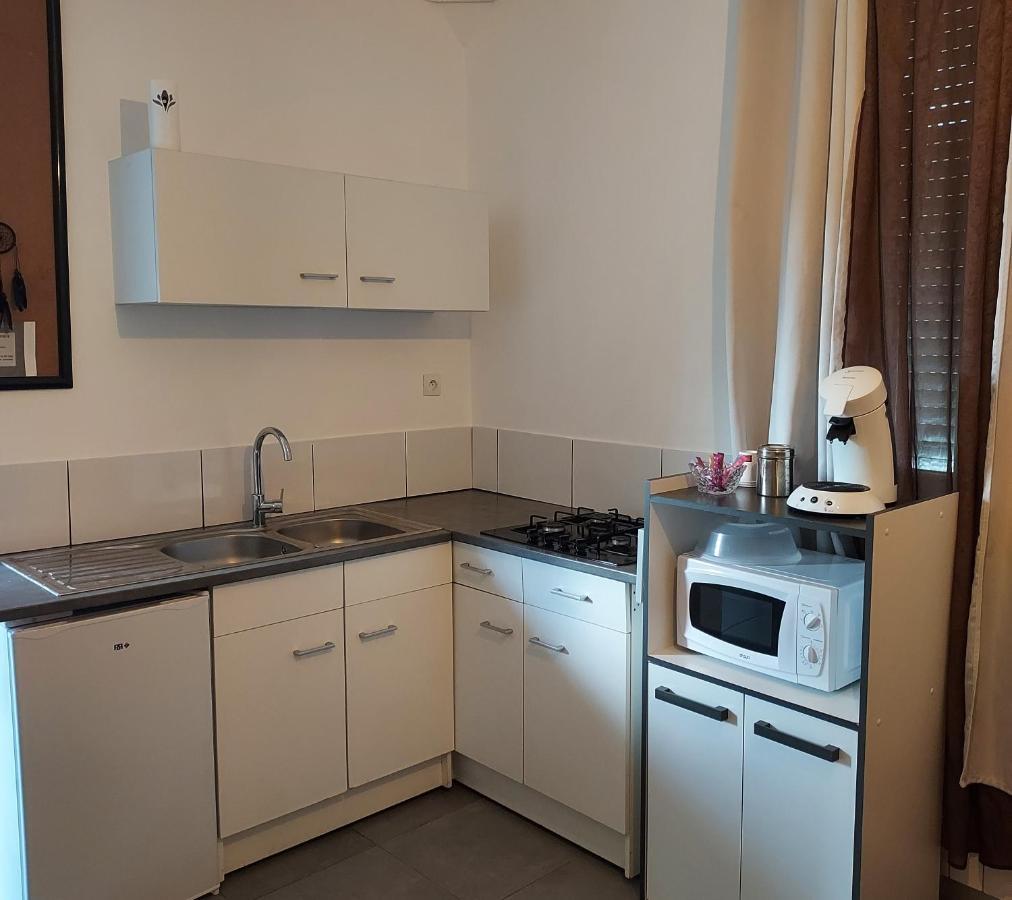 Appartement Meuble Avec Deux Chambres Moulins  Exteriér fotografie