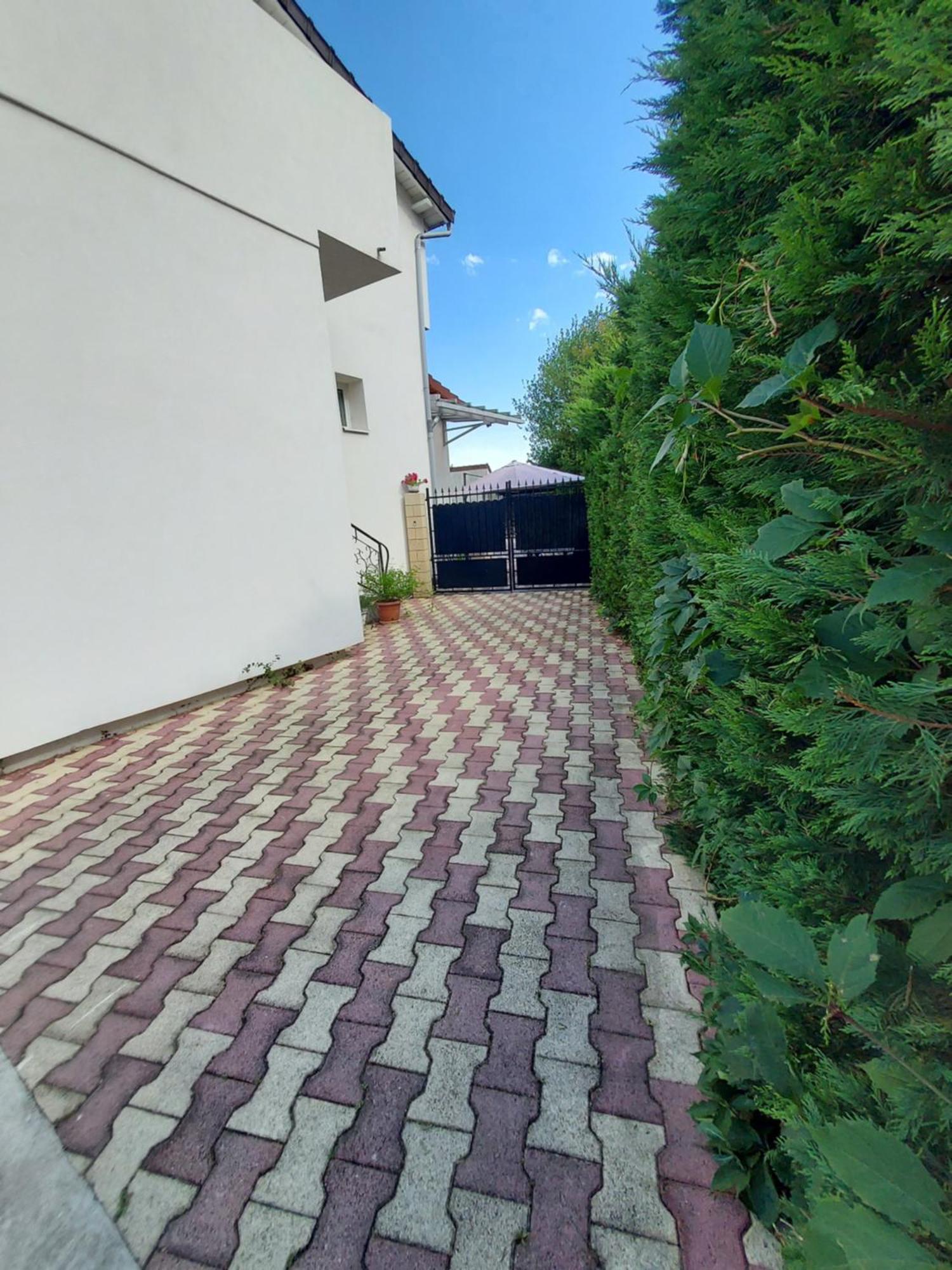 Appartement Meuble Avec Deux Chambres Moulins  Exteriér fotografie